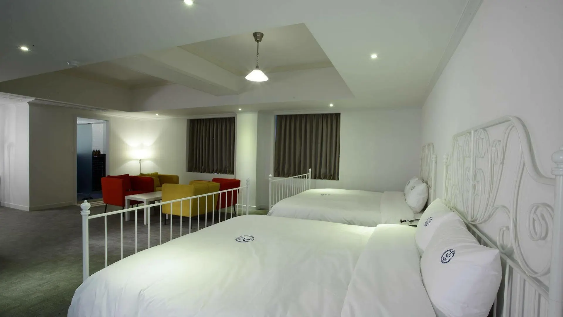 Hillside Hotel Busan 3*,